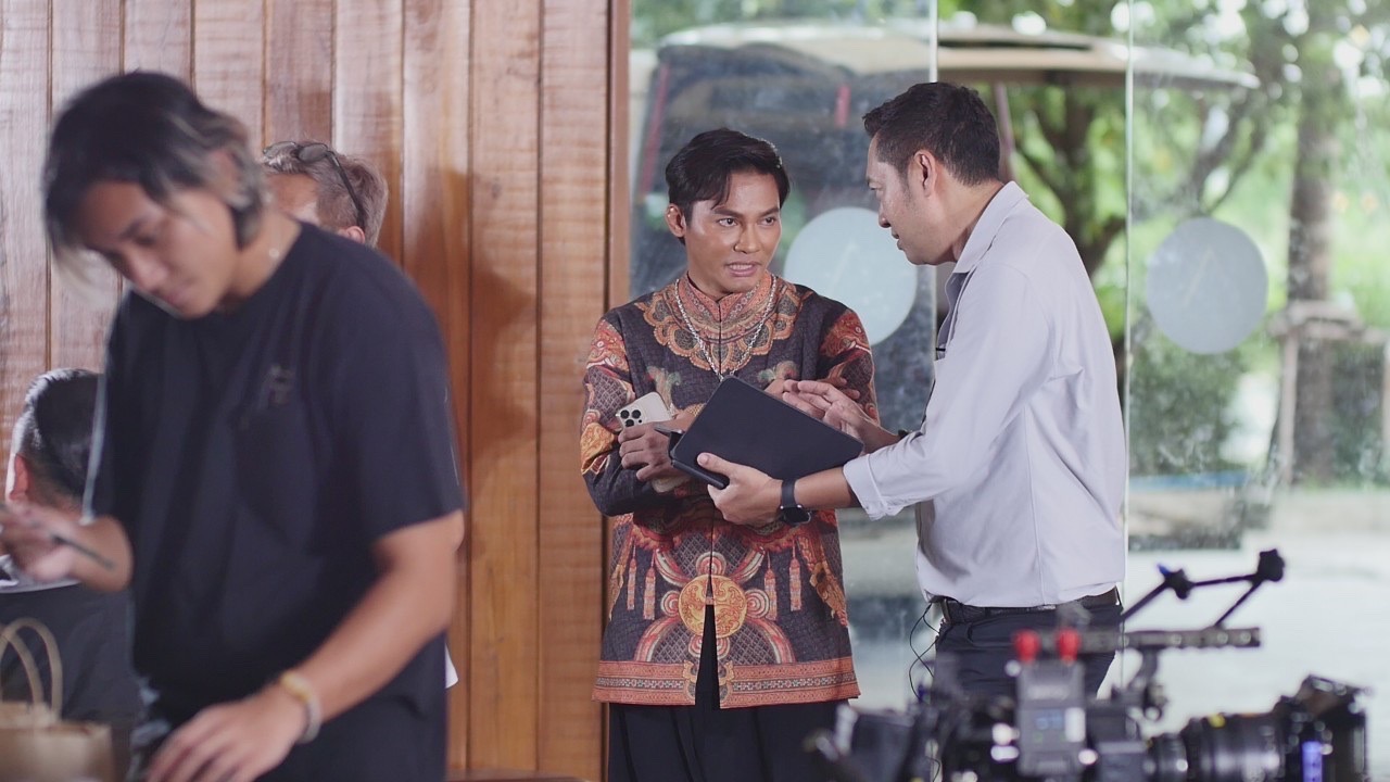 เบื้องหลังกองถ่ายในบ้านไม้