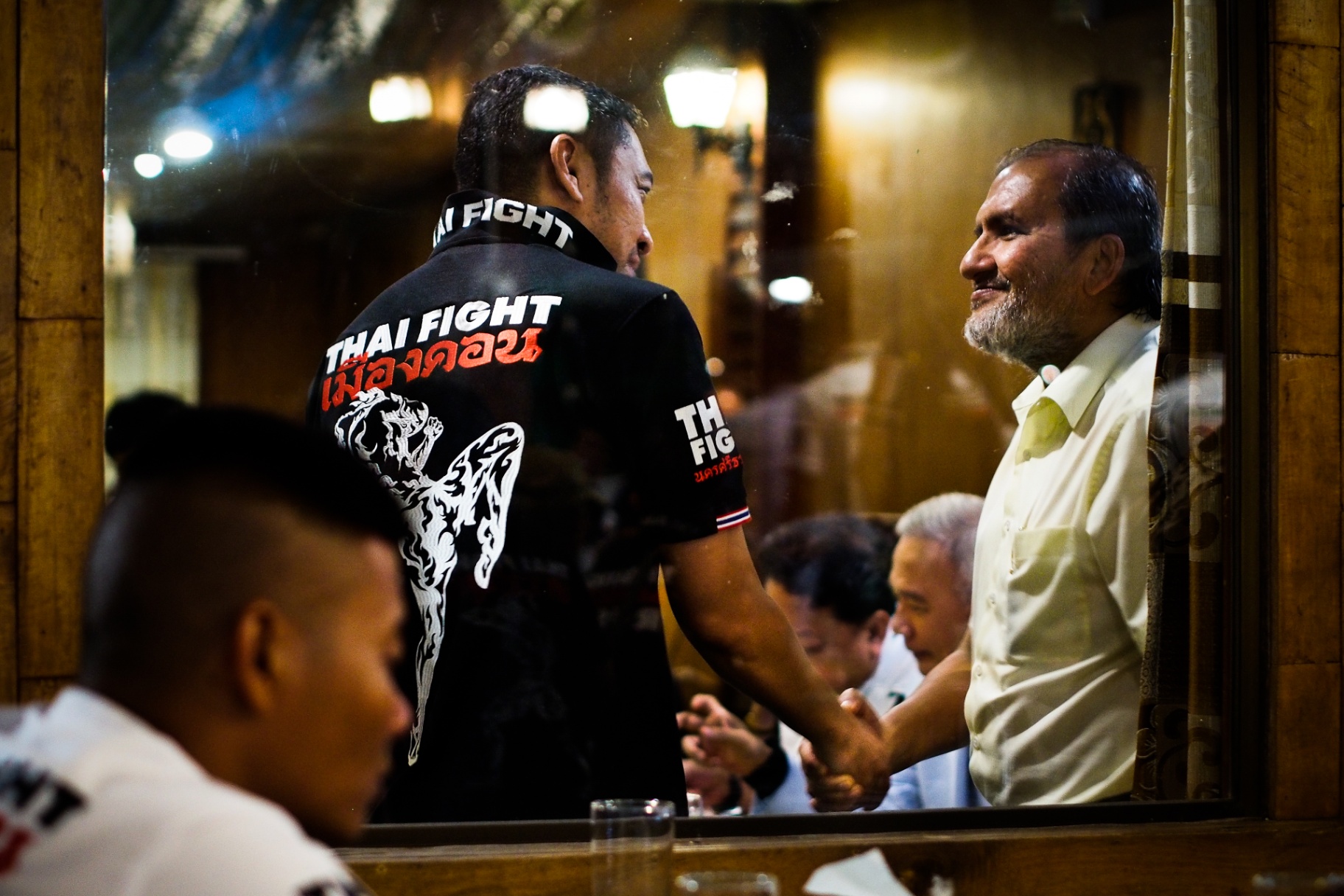 THAI FIGHT เมืองคอน · จับมือแขก VIP