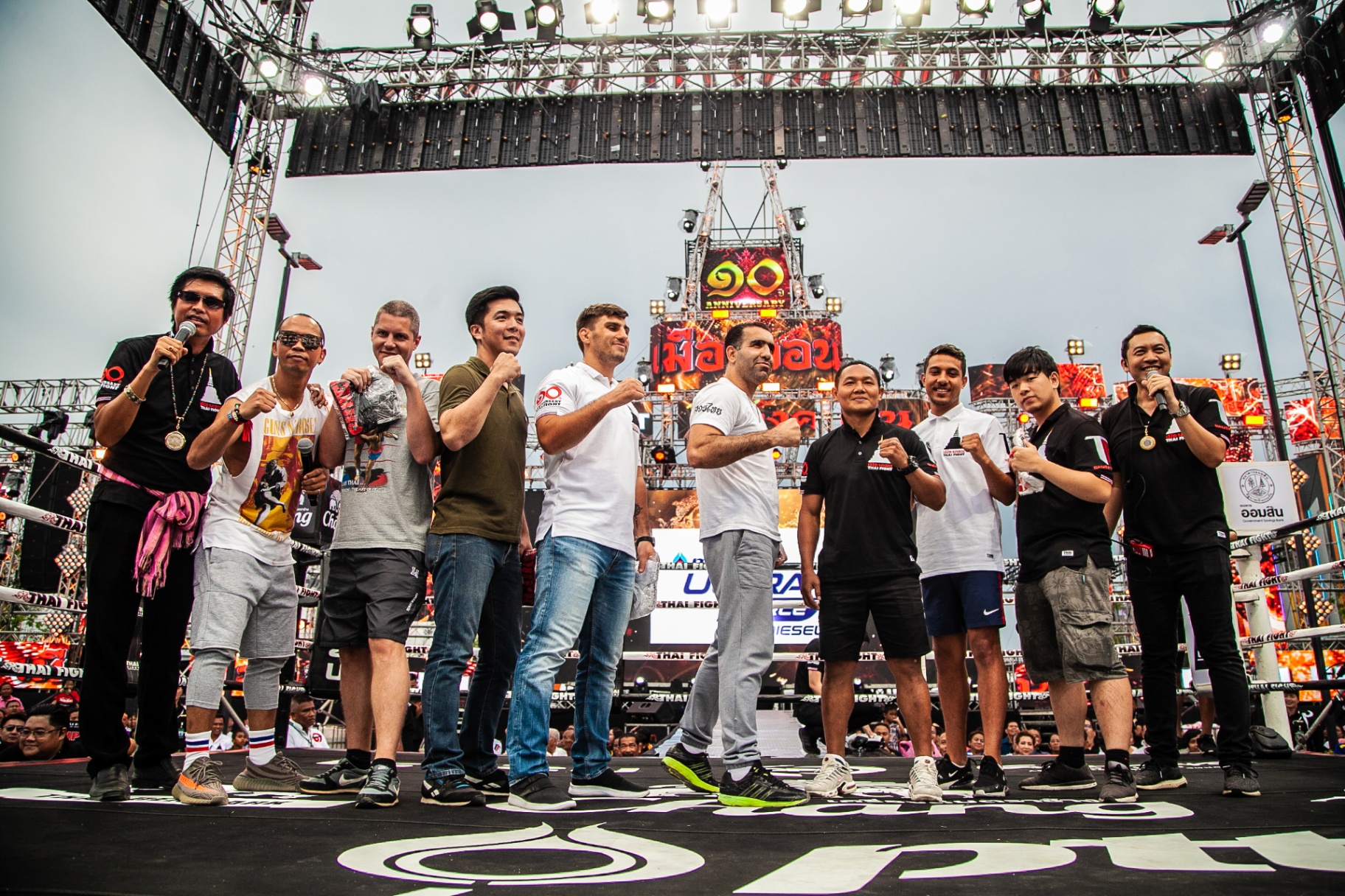 แขกรับเชิญบนเวที THAI FIGHT
