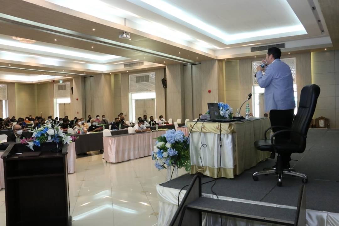 บรรยายในสัมมนา · ผู้ฟังเต็มห้อง